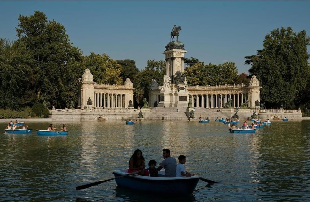 Hostal Vara Madrid Eksteriør bilde